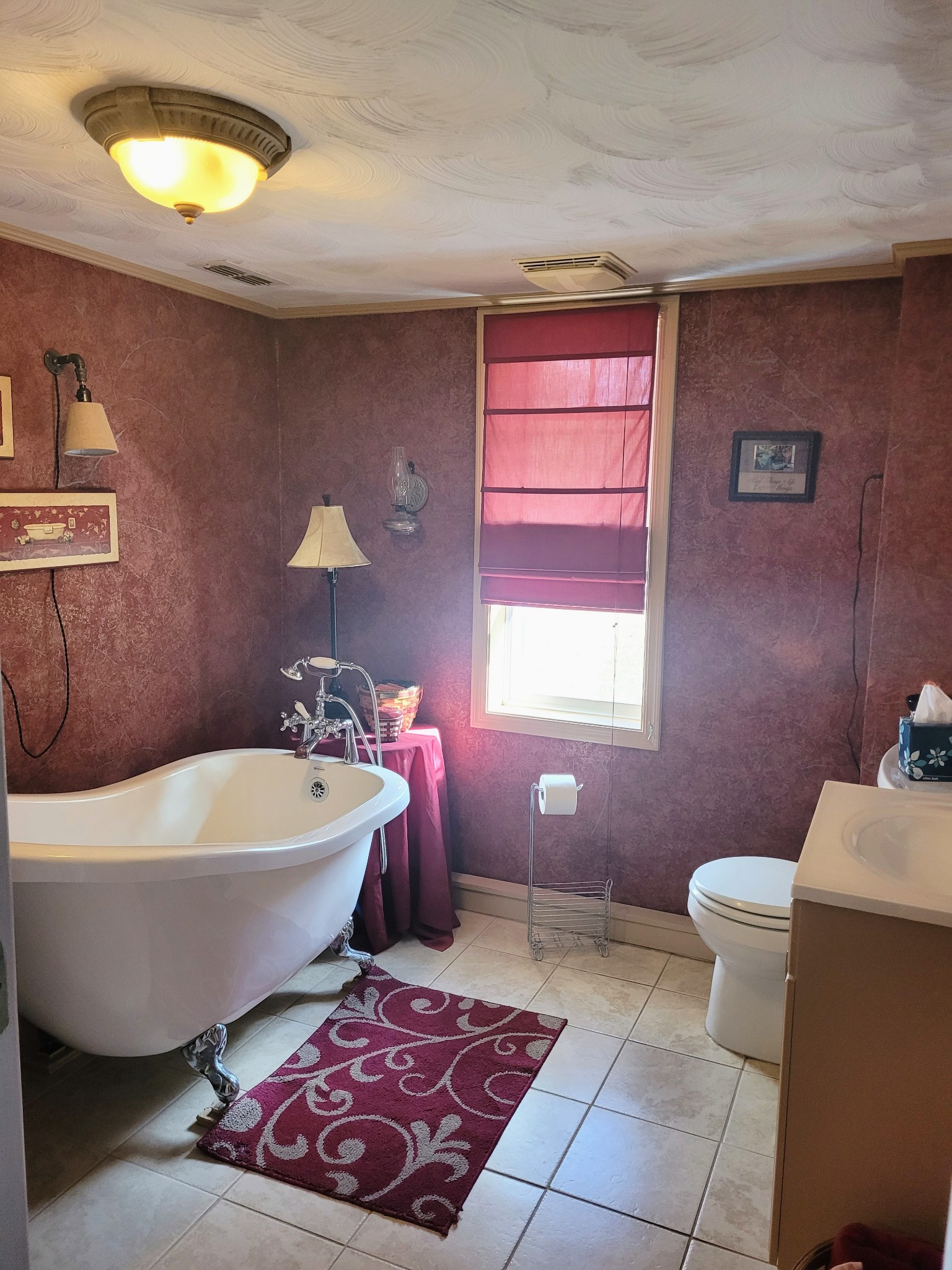 196 Nate Floyd Road Manchester, TN 37355 - Photo 11 of 36 a spacious bathroom with a bathtub sink and toilet