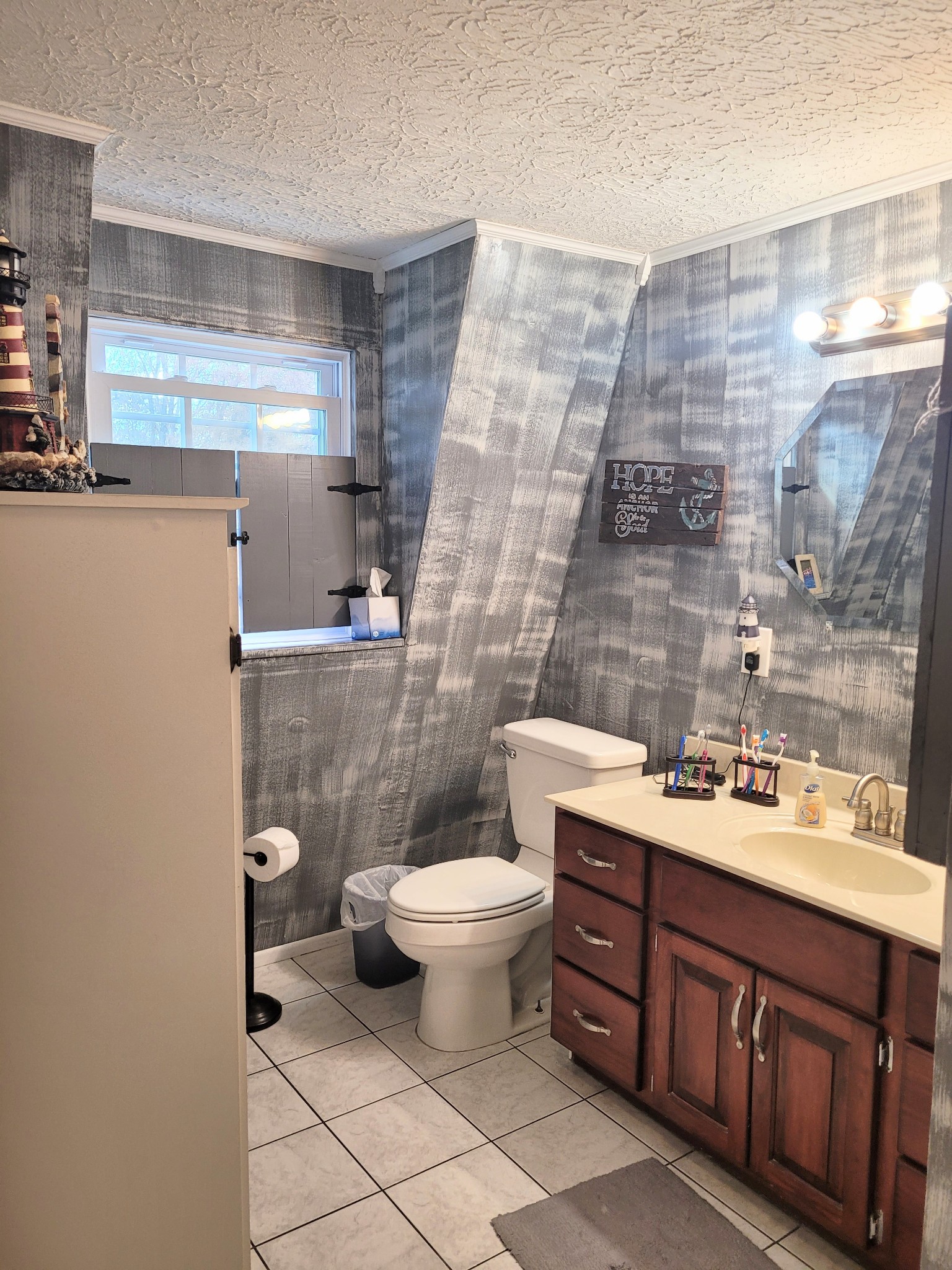196 Nate Floyd Road Manchester, TN 37355 - Photo 17 of 36 a bathroom with a sink toilet and mirror