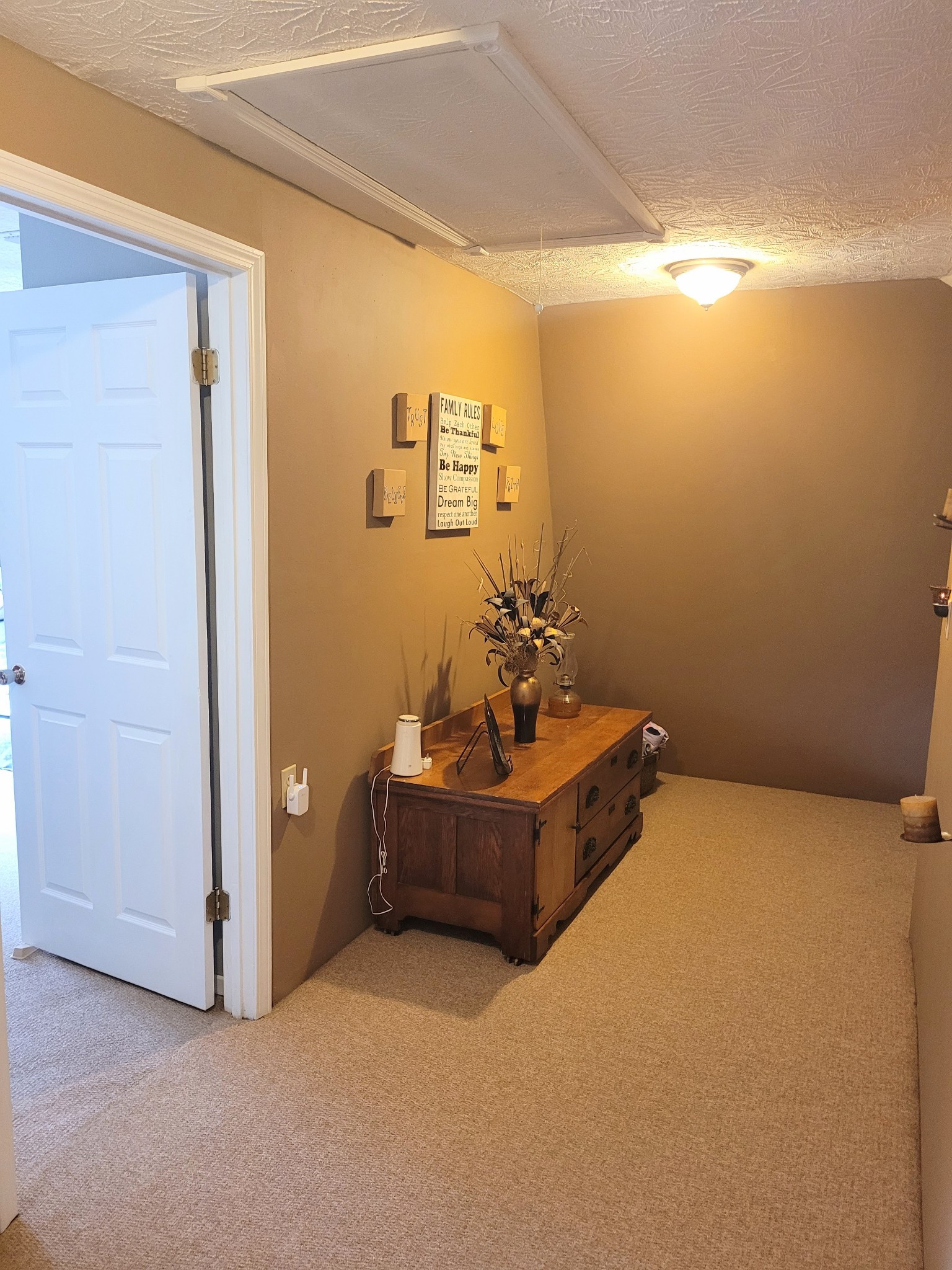 196 Nate Floyd Road Manchester, TN 37355 - Photo 21 of 36 a room with furniture and window