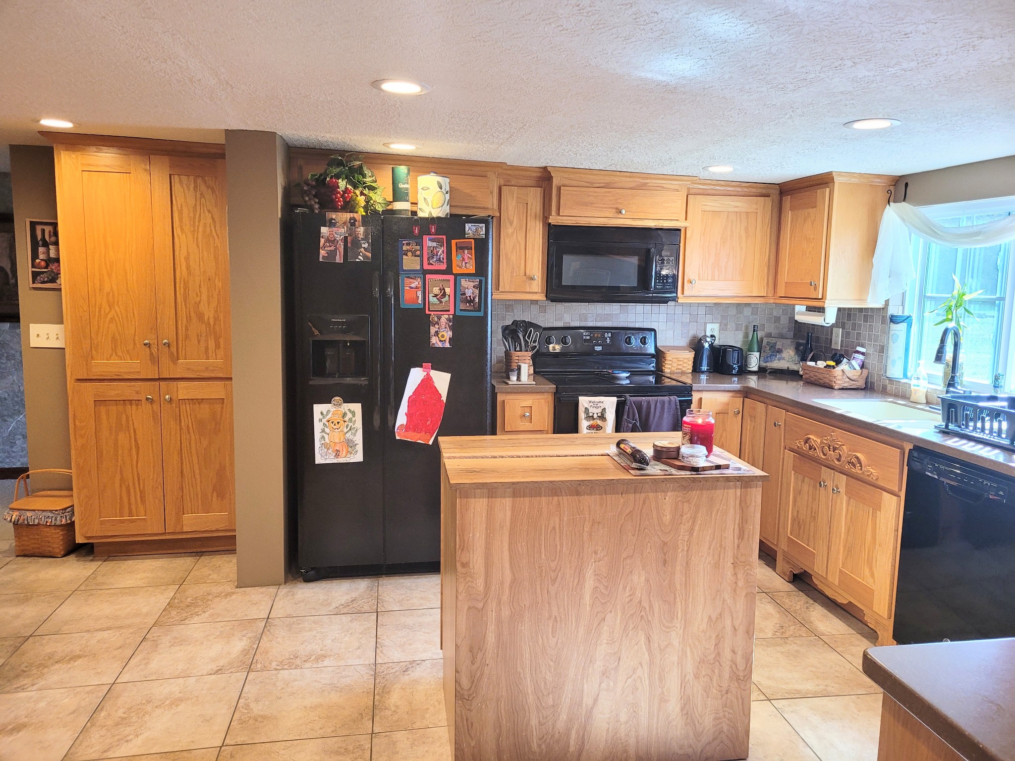 196 Nate Floyd Road Manchester, TN 37355 - Photo 6 of 36 a kitchen with stainless steel appliances granite countertop a refrigerator and a stove top oven
