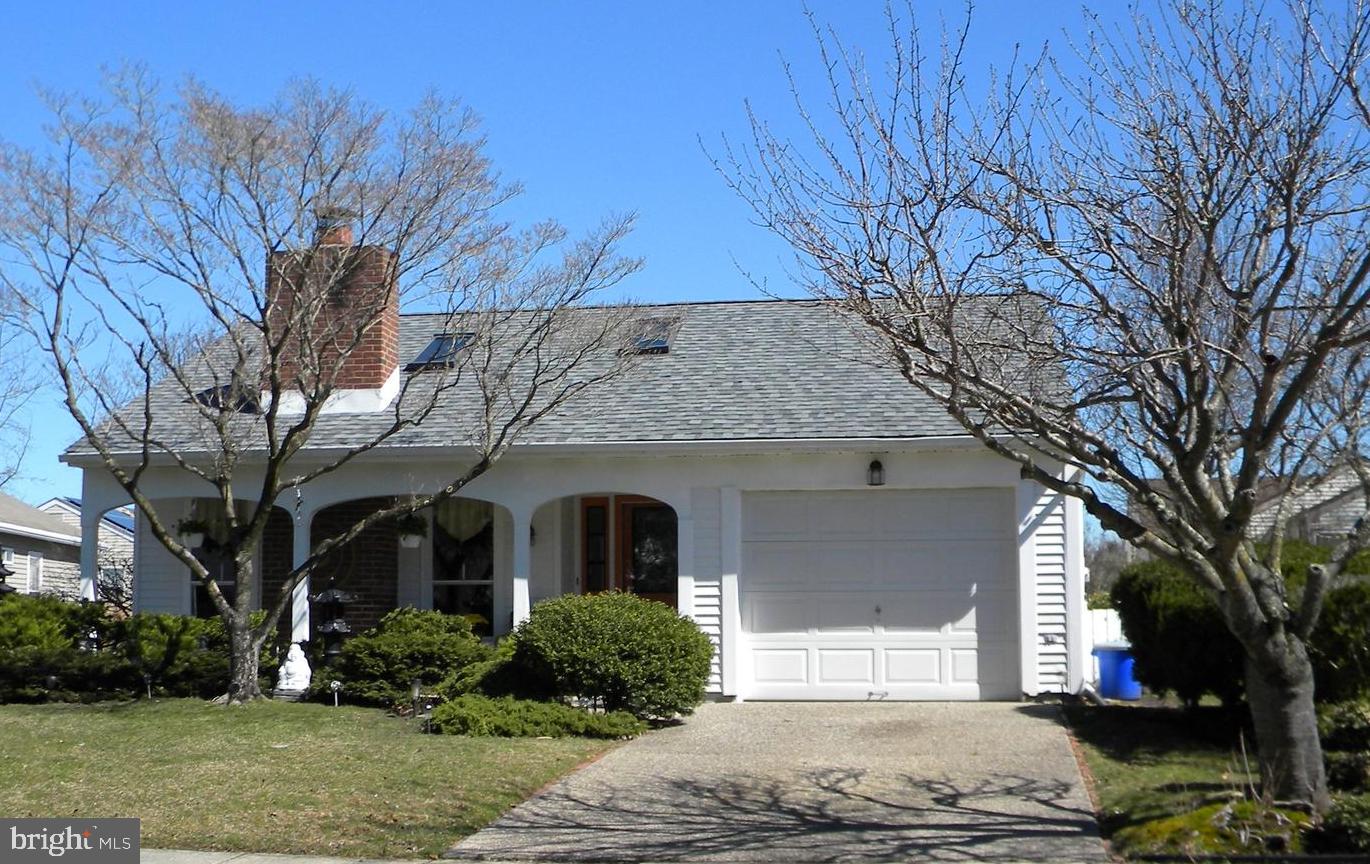 22 Dunstable Road Southampton, NJ 08088 - Photo 3 of 34 a front view of a house with garden