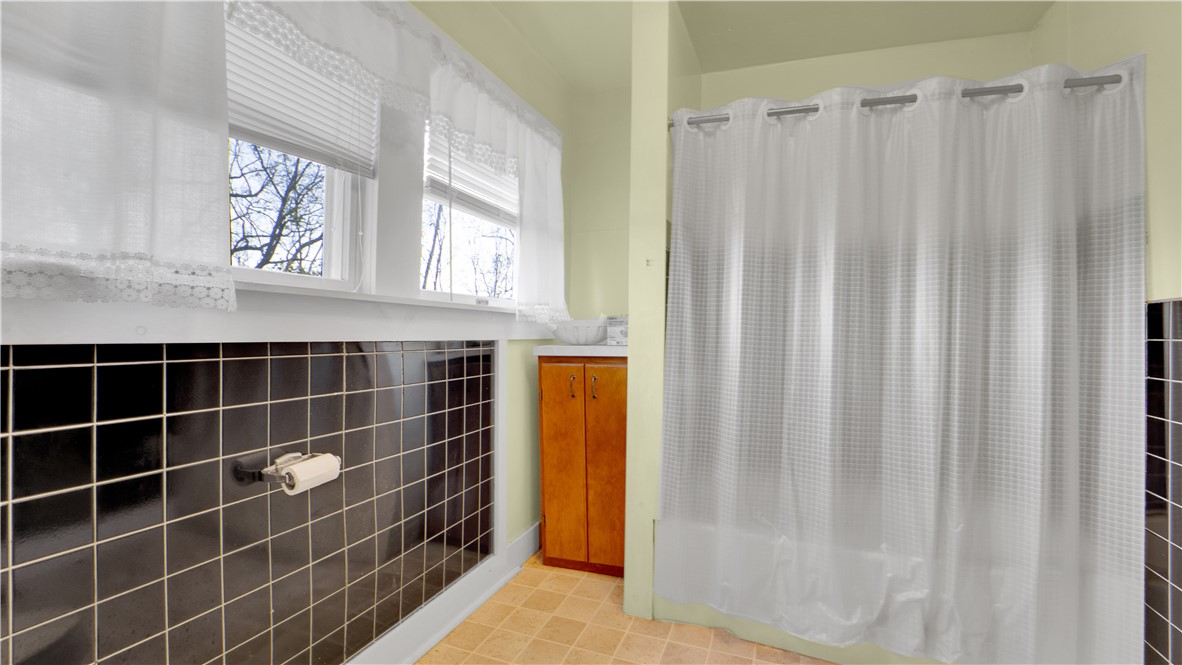 1096 Victor Road Macedon, NY 14502 - Photo 18 of 49 Large Full Bathroom