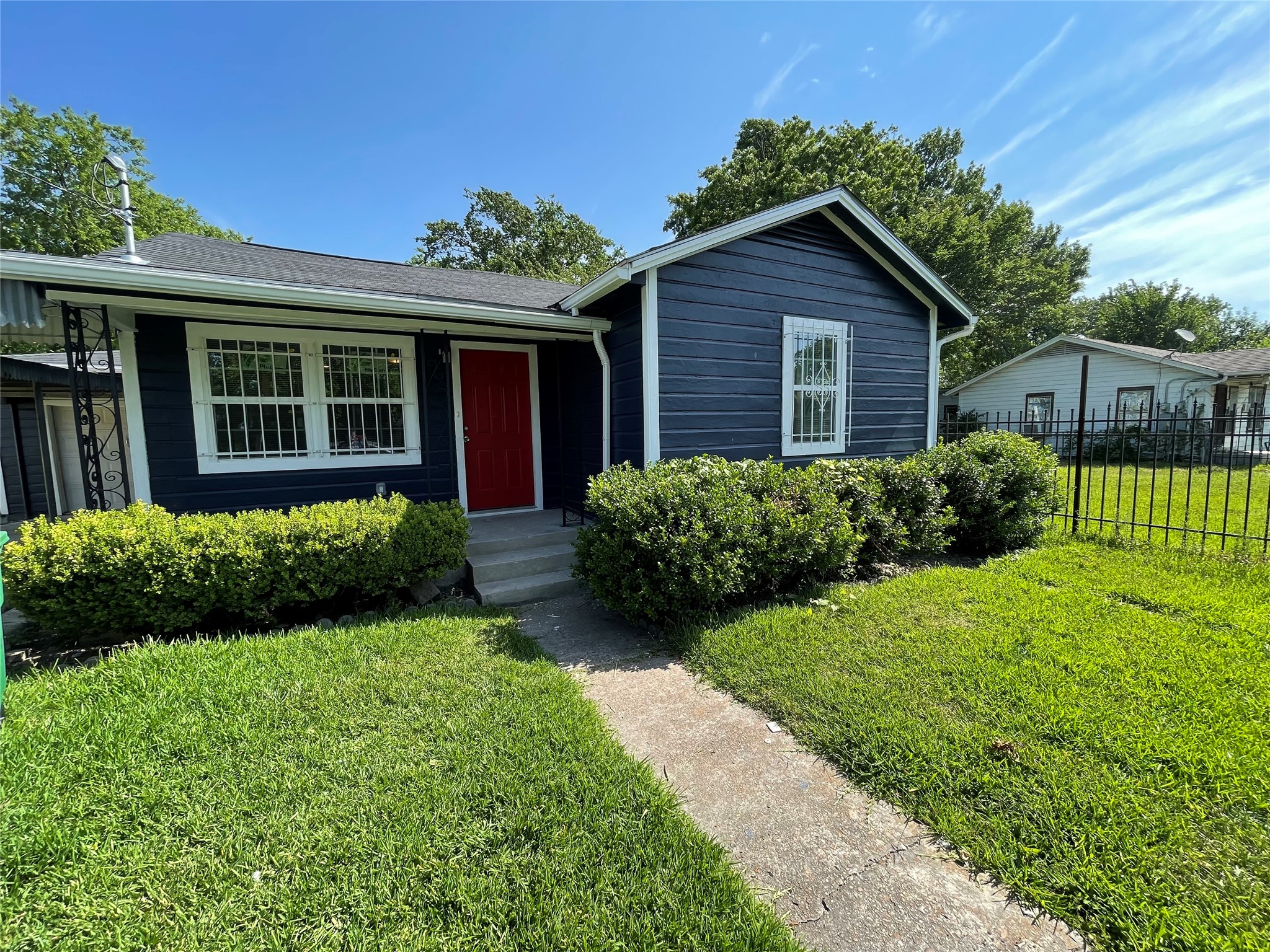 3211 Retta Street Houston, TX 77026 - Photo 9 of 10 front