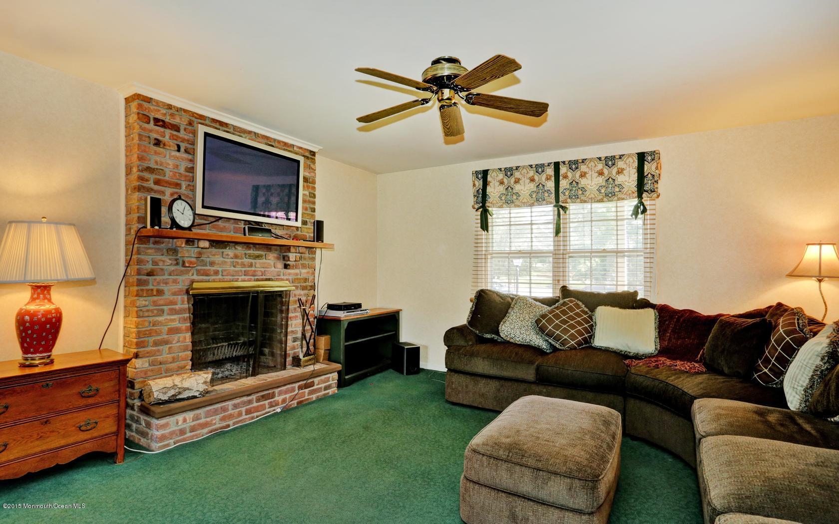 20 Maple Drive Colts Neck, NJ 07722 - Photo 8 of 19 13-photo-web-1680x1050-231225