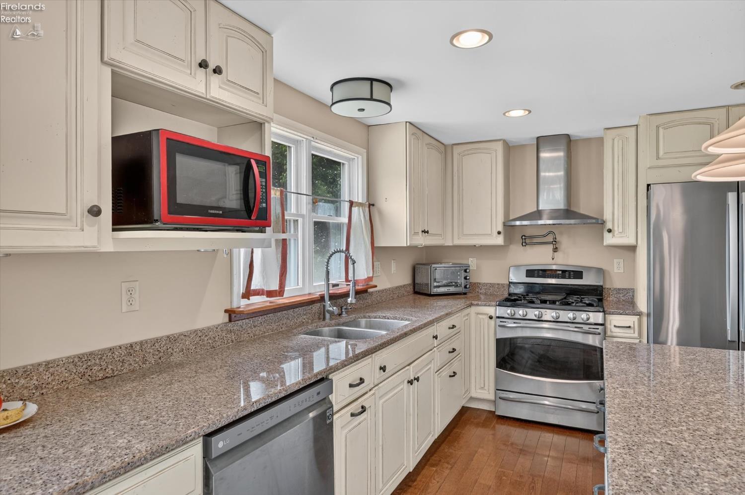 1210 Put-In-Bay Road Put In Bay, OH 43456 - Photo 14 of 33 Gallery Image 14