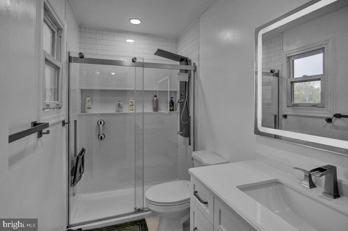 909 Farmdale Road Mount Joy, PA 17552 - Photo 17 of 32 Second Floor Full Bath