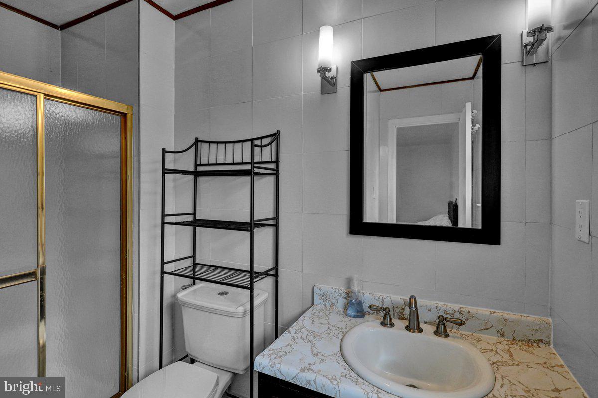 909 Farmdale Road Mount Joy, PA 17552 - Photo 21 of 32 Primary Full Bath