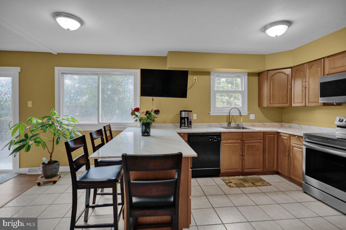 909 Farmdale Road Mount Joy, PA 17552 - Photo 4 of 32 Breakfast Island