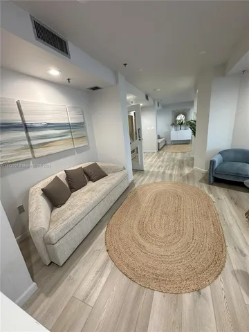 $625,000 | 3200 Collins Avenue, Unit 113, Miami Beach, FL 33140