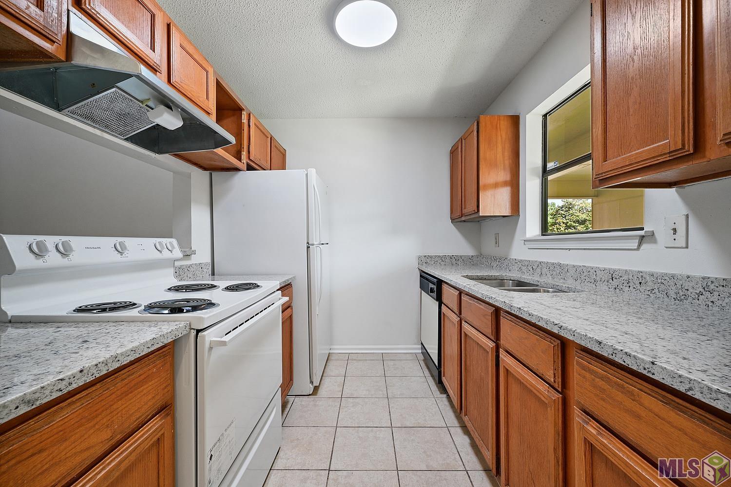 1826 South Brightside View Drive, Unit H Baton Rouge, LA 70820 - Photo 3 of 10 Gallery Image 3