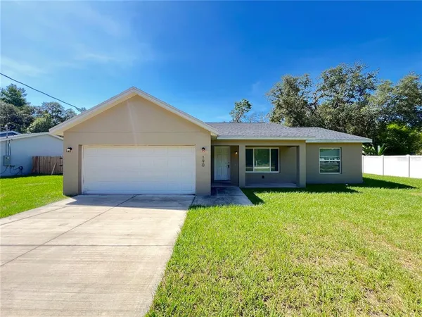 $240,000 | 190 Fisher Way, Ocklawaha, FL 32179