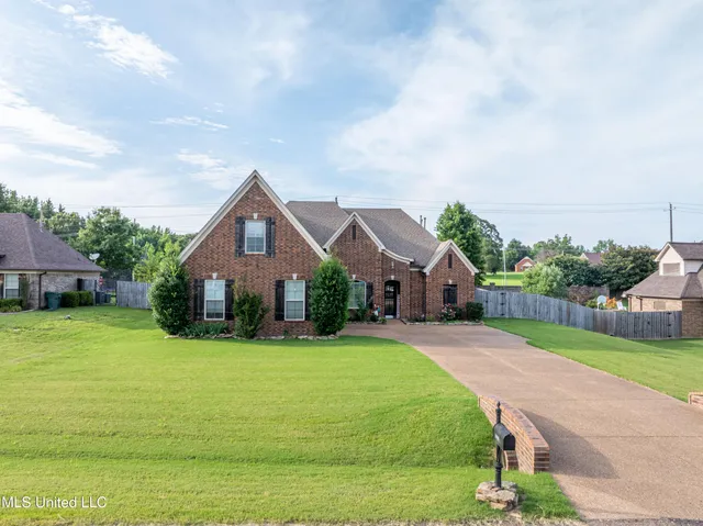 $414,000 | 1668 Farindale Cove, Nesbit, MS 38651