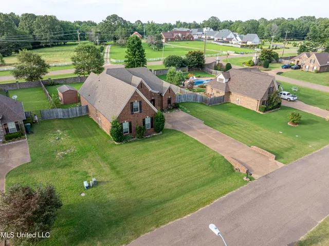 $414,000 | 1668 Farindale Cove, Nesbit, MS 38651