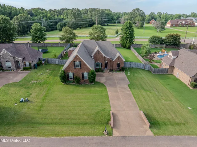 $414,000 | 1668 Farindale Cove, Nesbit, MS 38651