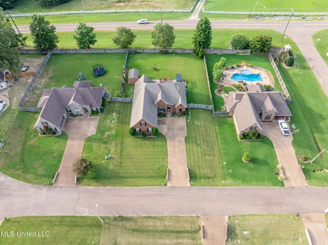 $414,000 | 1668 Farindale Cove, Nesbit, MS 38651