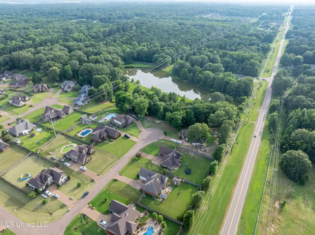 $414,000 | 1668 Farindale Cove, Nesbit, MS 38651