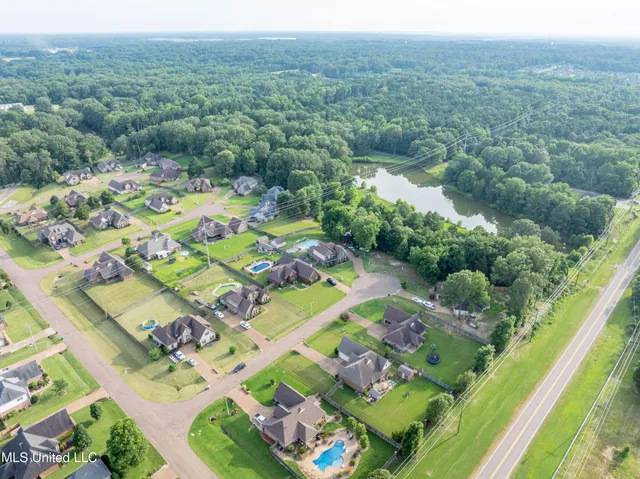 $414,000 | 1668 Farindale Cove, Nesbit, MS 38651