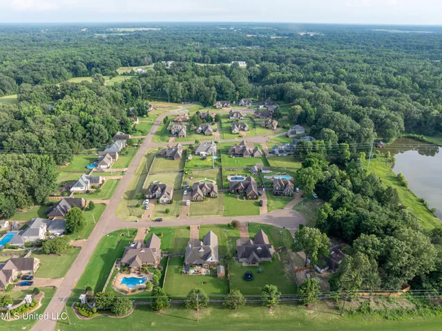 $414,000 | 1668 Farindale Cove, Nesbit, MS 38651