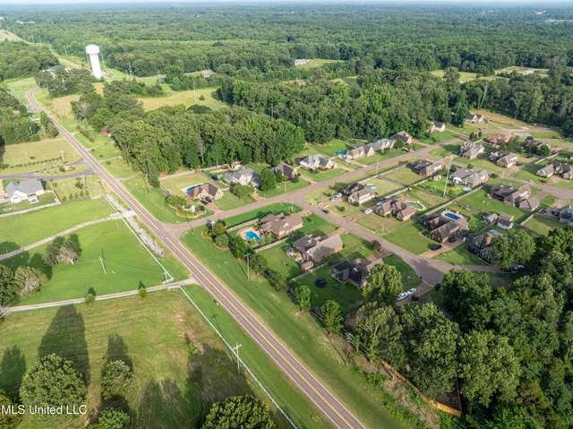 $414,000 | 1668 Farindale Cove, Nesbit, MS 38651