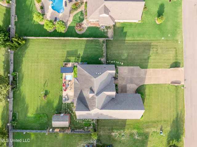 $414,000 | 1668 Farindale Cove, Nesbit, MS 38651