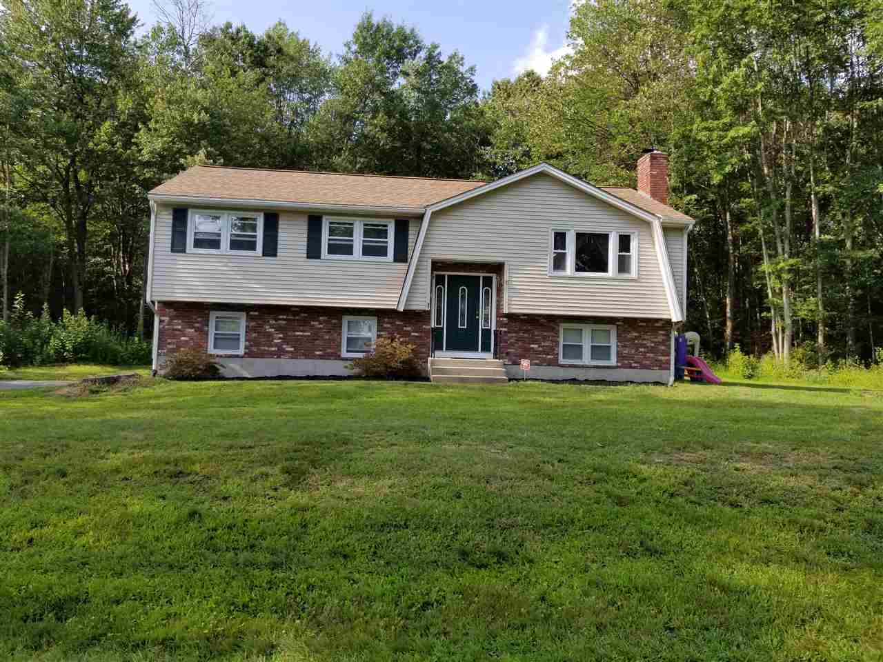 6 Shawnee Place Londonderry, NH 03053 - Photo 2 of 20