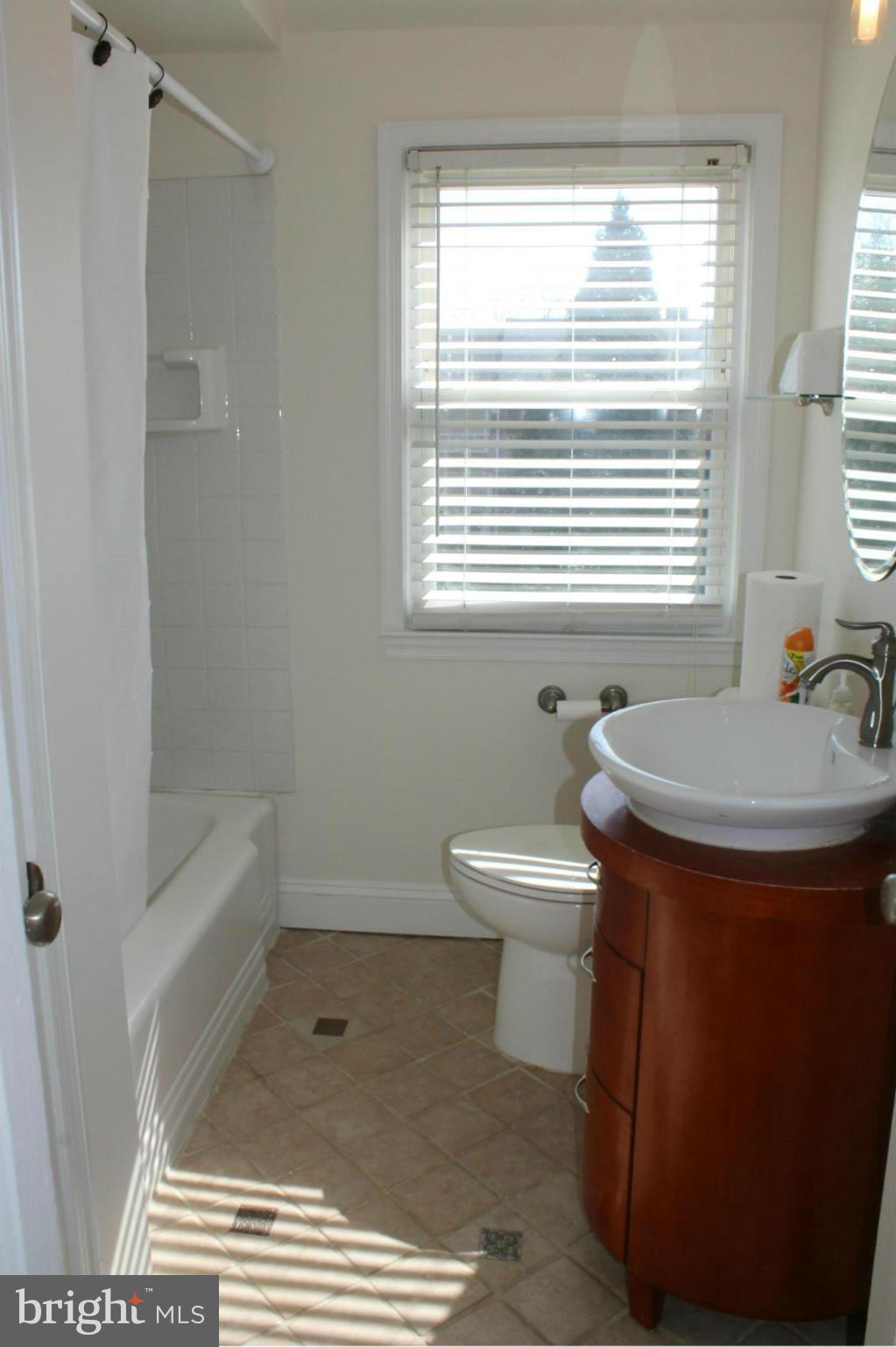 1924 Swansea Road Baltimore, MD 21239 - Photo 13 of 17 Bath (Master)