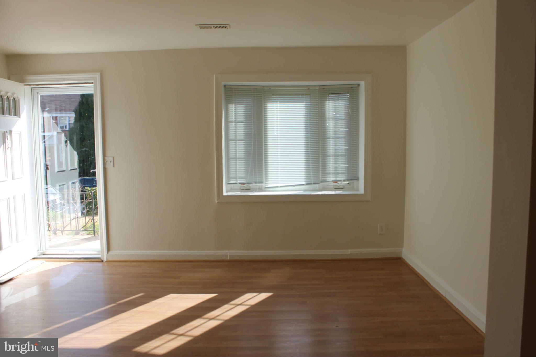 1924 Swansea Road Baltimore, MD 21239 - Photo 7 of 17 Living Room