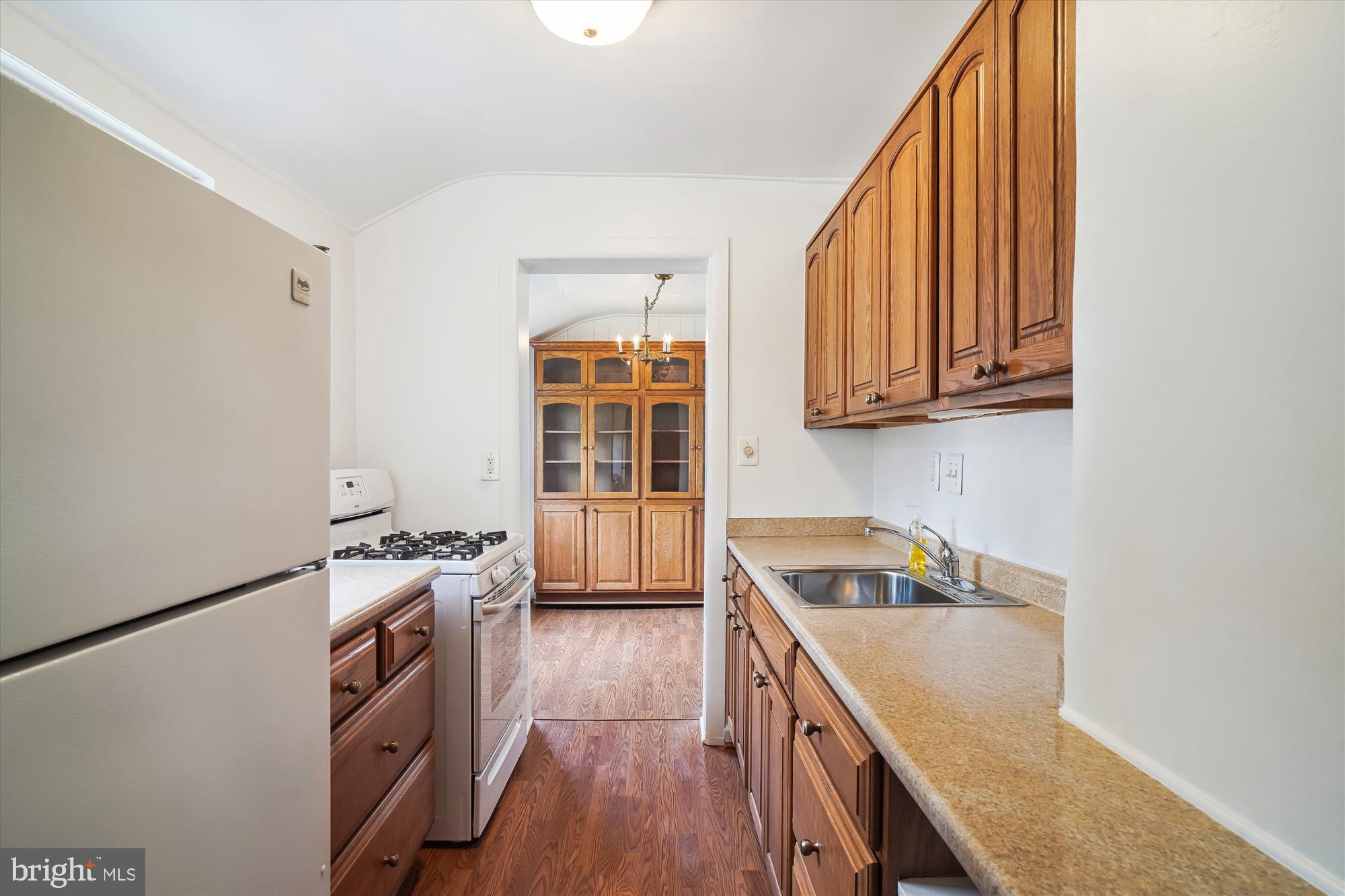 2912 Weisman Road Silver Spring, MD 20902 - Photo 19 of 40 Kitchen