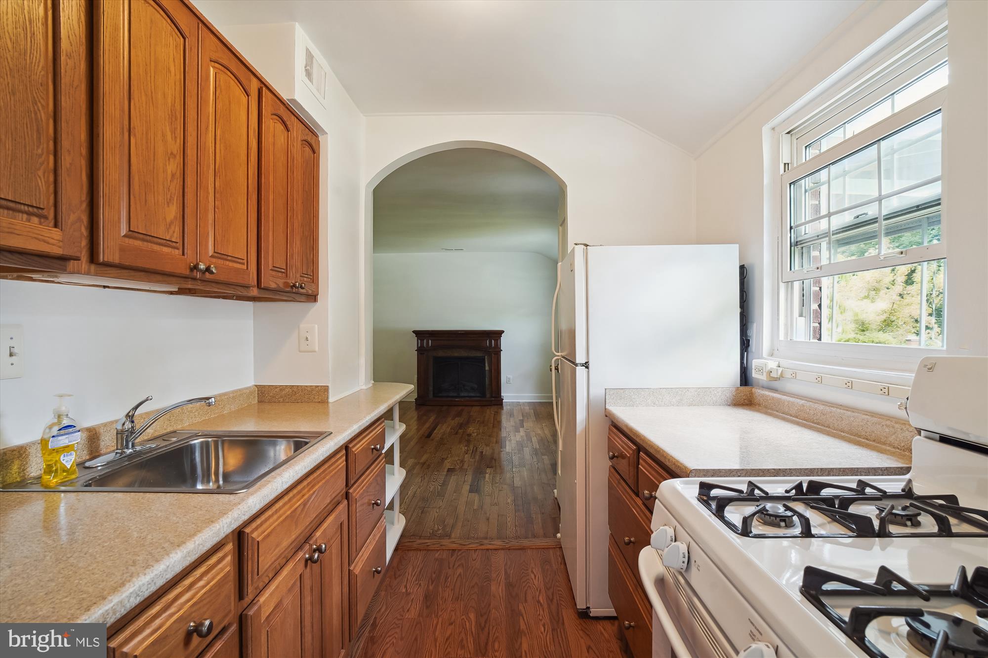 2912 Weisman Road Silver Spring, MD 20902 - Photo 20 of 40 Kitchen