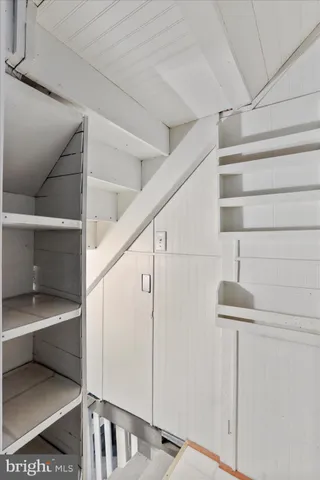 a view of entryway with a area