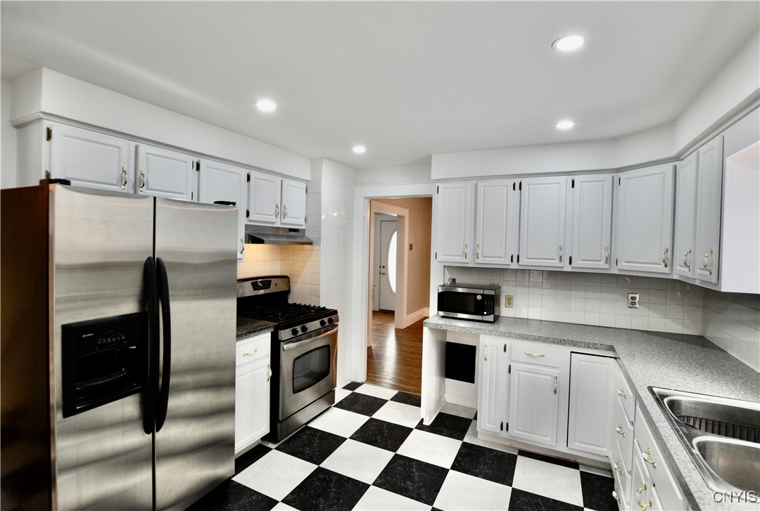 709 Darlington Road Syracuse, NY 13208 - Photo 3 of 26