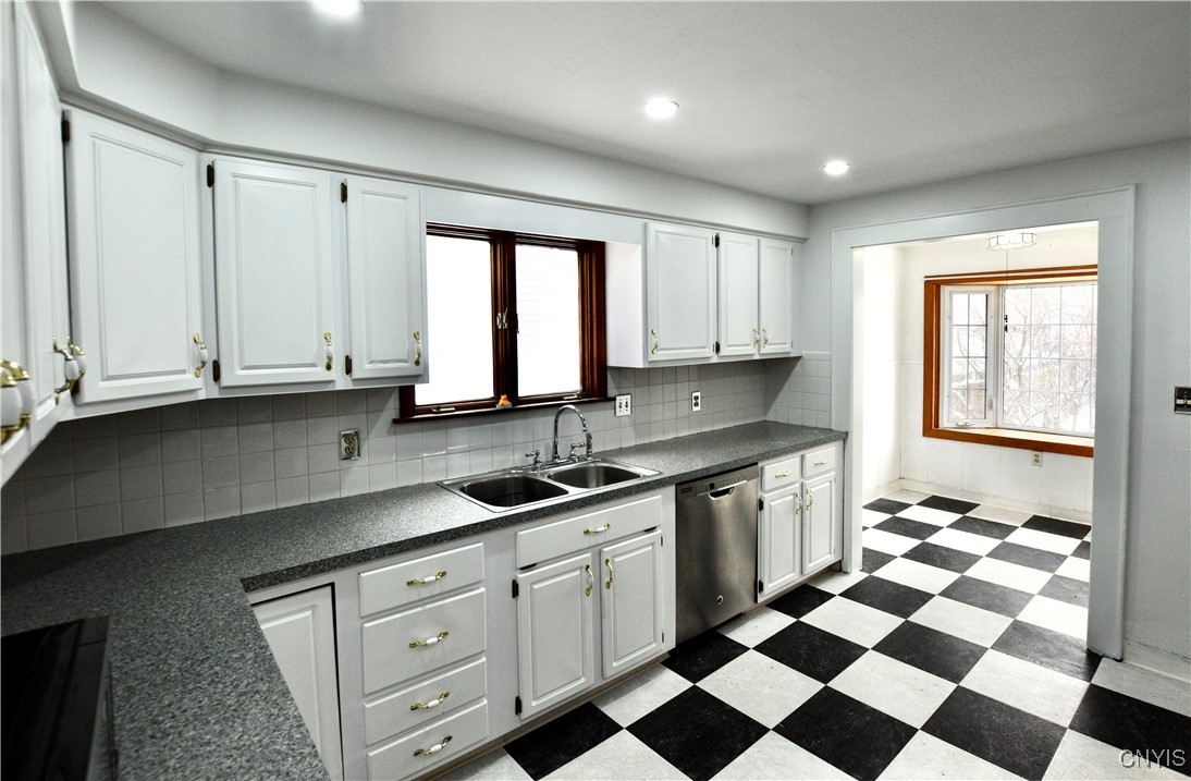 709 Darlington Road Syracuse, NY 13208 - Photo 4 of 26