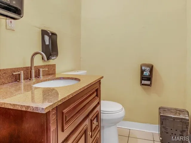 $250,000 | 8035 North Broadway, St. Louis, MO 63147