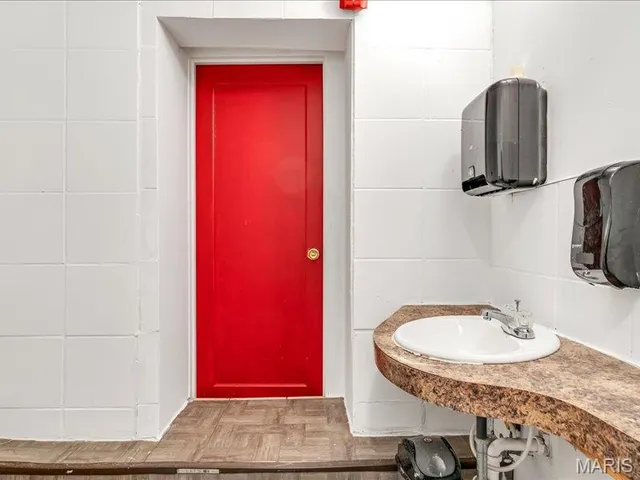 $250,000 | 8035 North Broadway, St. Louis, MO 63147