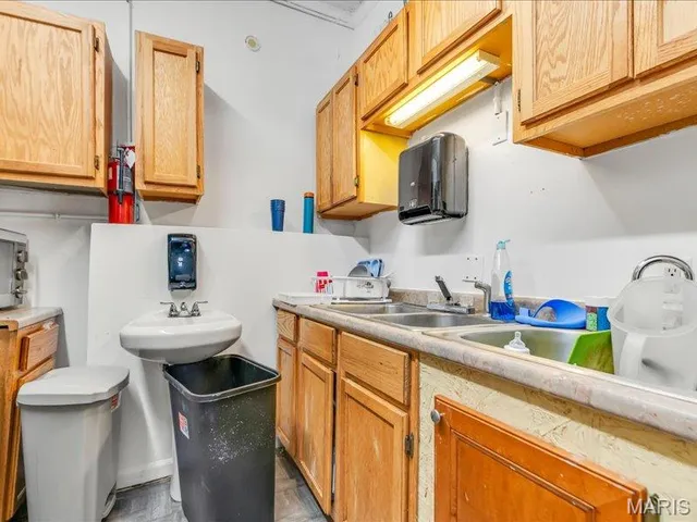 $250,000 | 8035 North Broadway, St. Louis, MO 63147