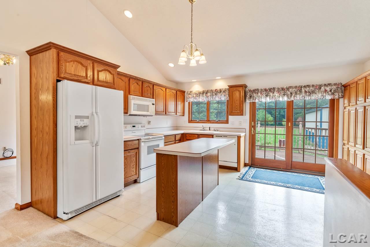 2692 East Carleton Road Adrian, MI 49221 - Photo 10 of 41 50018439-9.JPG