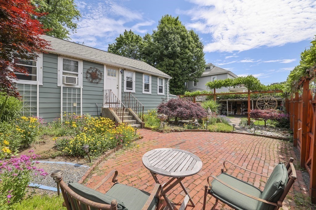 12 Draper Road Framingham, MA 01702 - Photo 3 of 36 Gallery Image 3