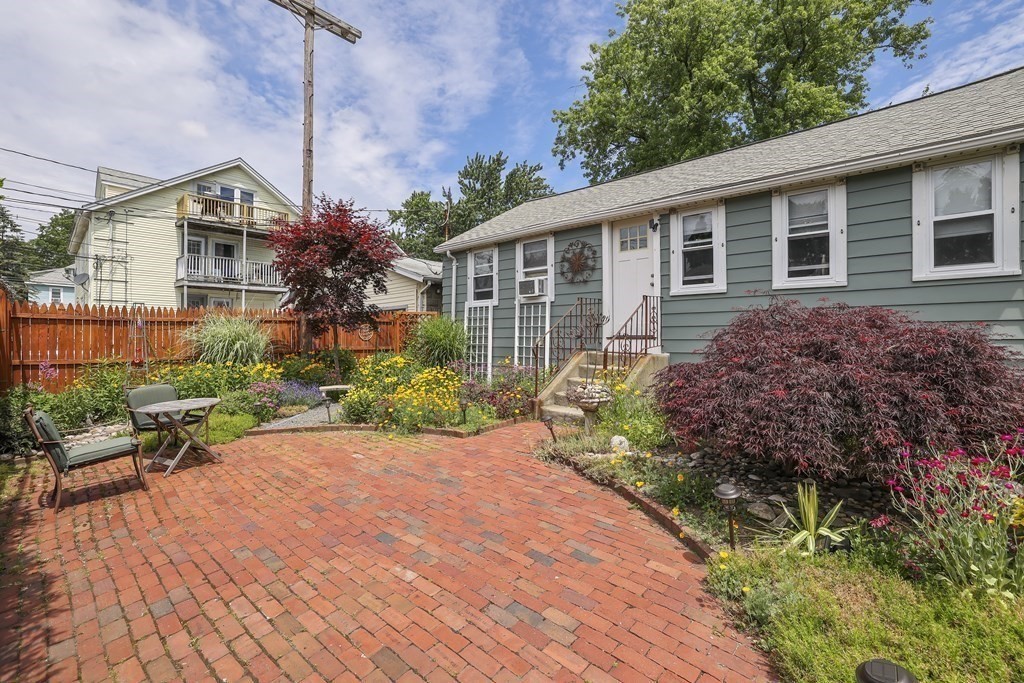 12 Draper Road Framingham, MA 01702 - Photo 4 of 36 Gallery Image 4