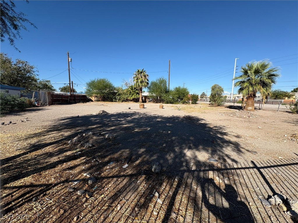 May Avenue Las Vegas, NV 89104 - Photo 2 of 2 View of yard