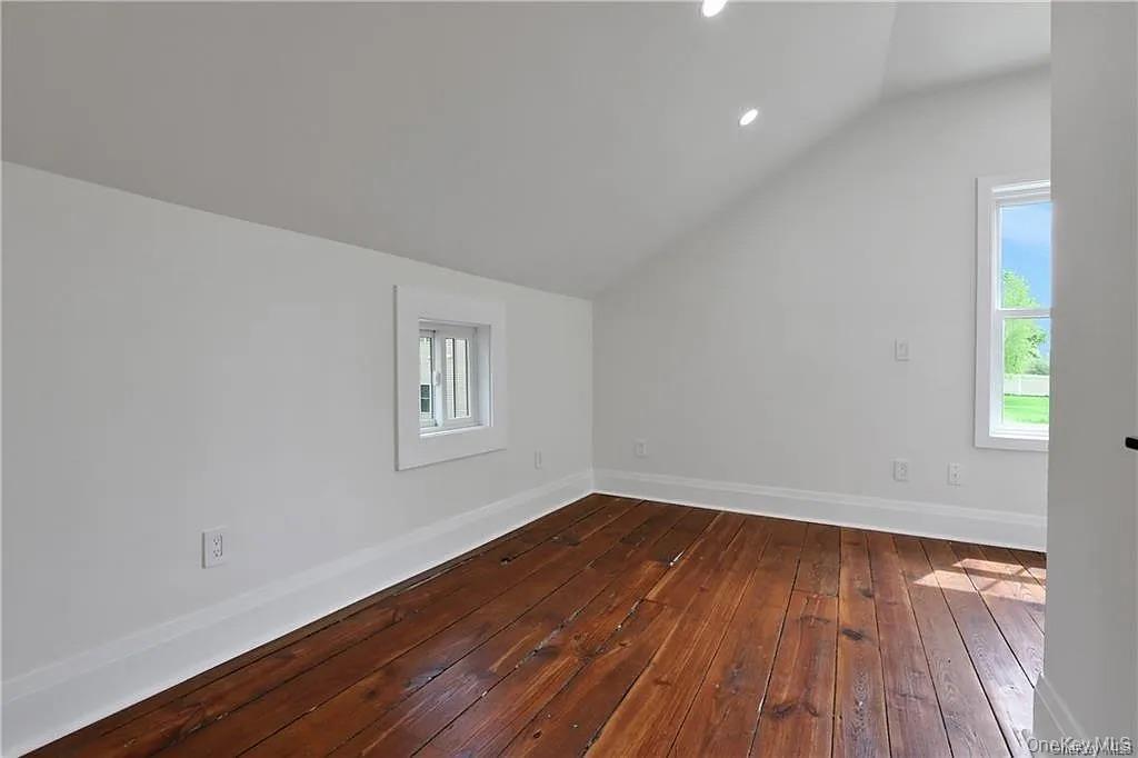 386 Lakeside Road Newburgh, NY 12550 - Photo 10 of 33