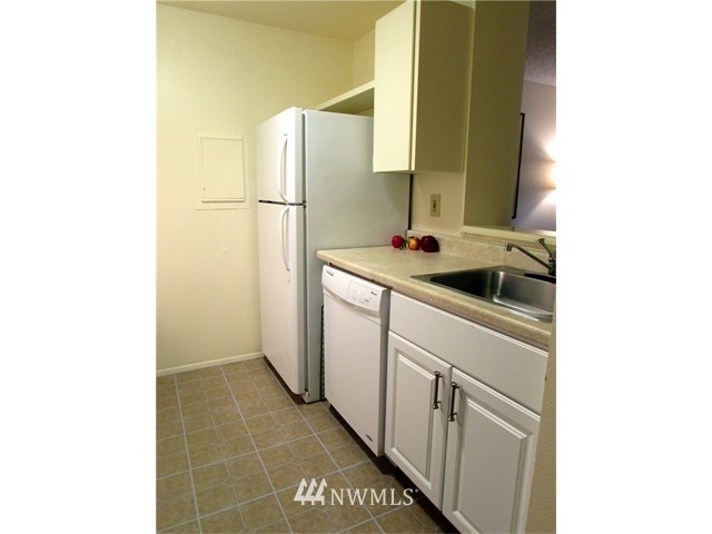 17512 149th Avenue Southeast, Unit F1 Renton, WA 98058 - Photo 8 of 18 Gallery Image 8