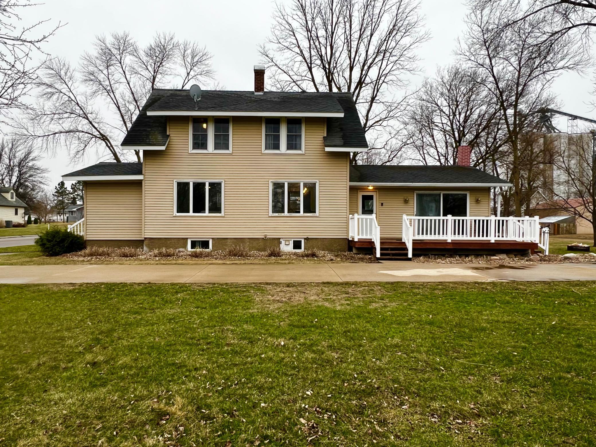 442 4th Street Dawson, MN 56232 - Photo 3 of 46