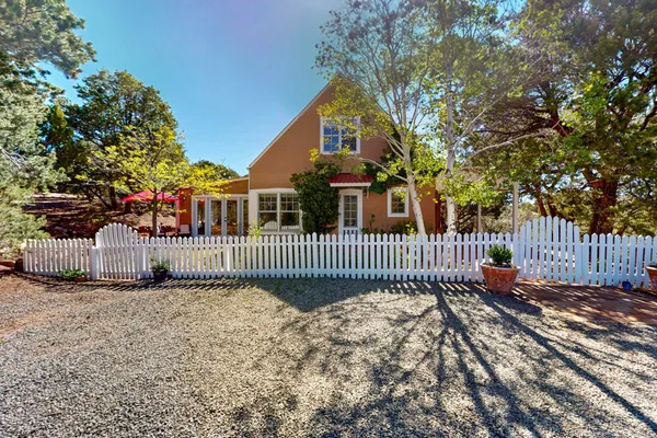 $1,645,000 | 15 Toltec Road, Santa Fe, NM 87505