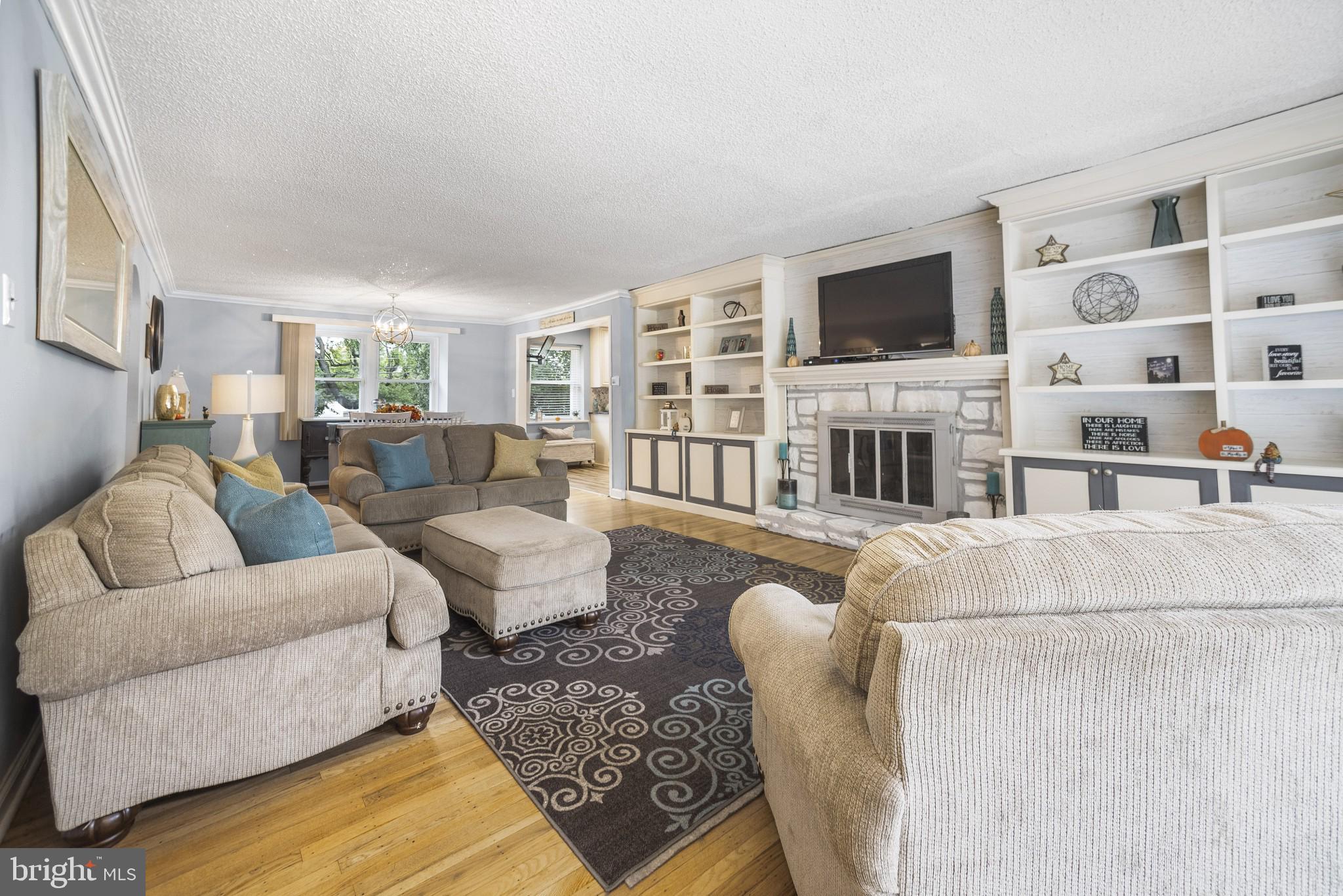 11013 Knights Road Philadelphia, PA 19154 - Photo 4 of 32 Family room