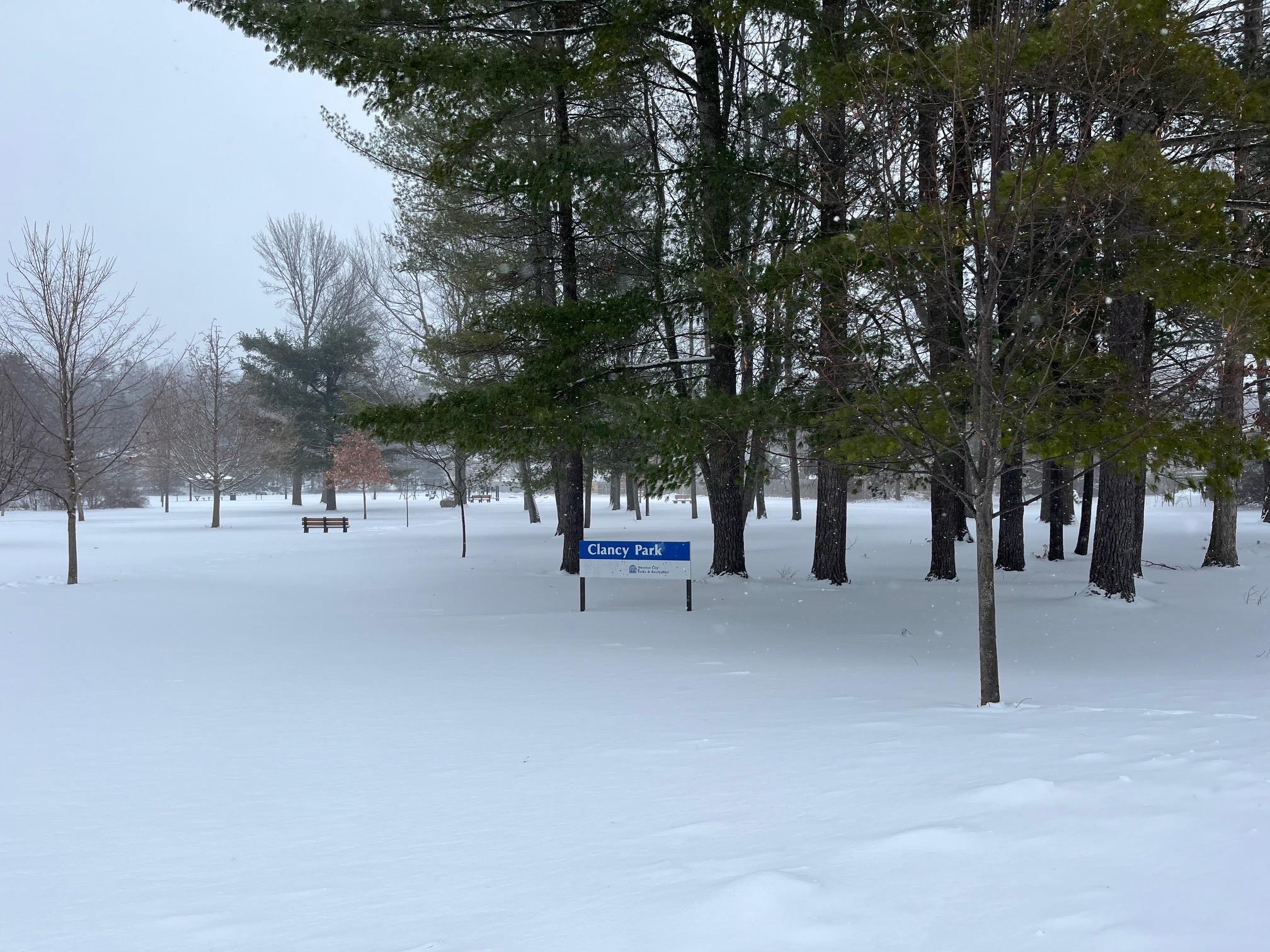 646 Sheridan Road Traverse City, MI 49686 - Photo 3 of 5 1918727-03a5a482-55cc-438f-8189-15de31c65d28.JPG