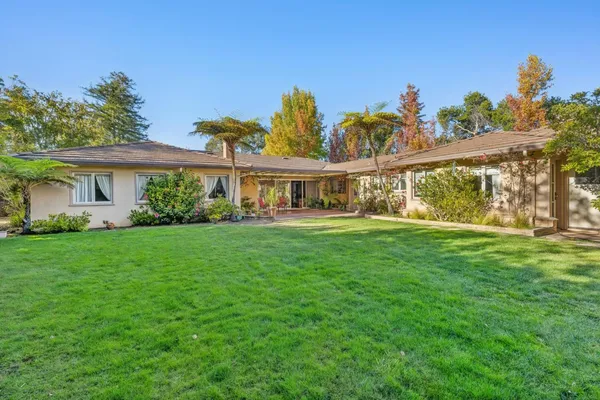 a view of a house with a backyard