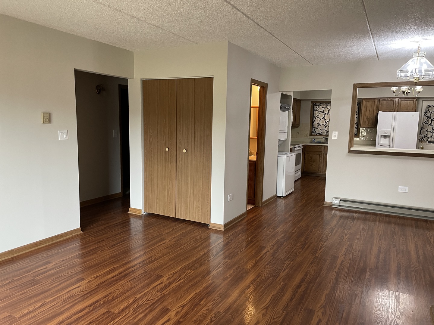 976 North Rohlwing Road, Unit GA Addison, IL 60101 - Photo 5 of 20 a view of a kitchen with wooden floor and electronic appliances