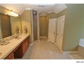 6735 Fox Ridge Circle Davidson, NC 28036 - Photo 10 of 16 Gallery Image 10