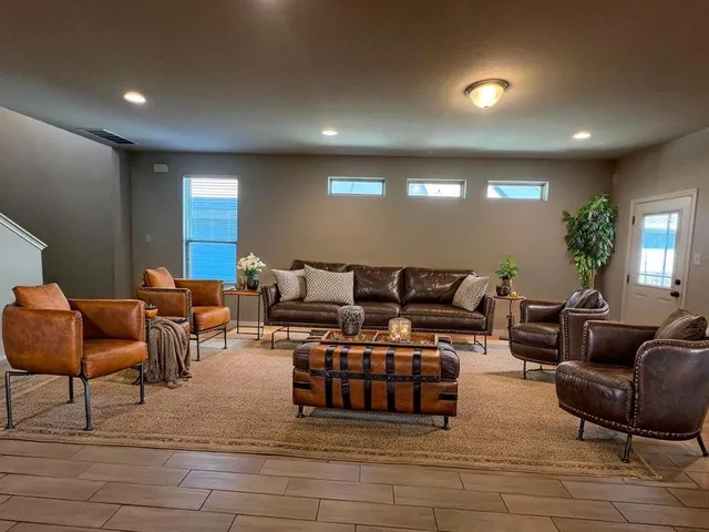 $2,150 | 124 Old Stagecoach Road, Jarrell, TX 76537