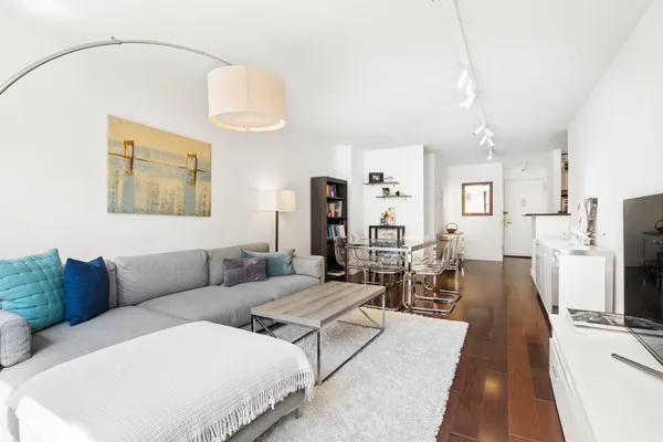 $679,000 | 200 East 27th Street, Unit 5B | Kips Bay